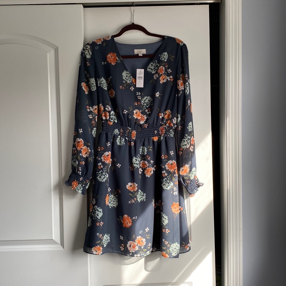 Dress Ann Taylor Loft new with tags never worn, floral Blue